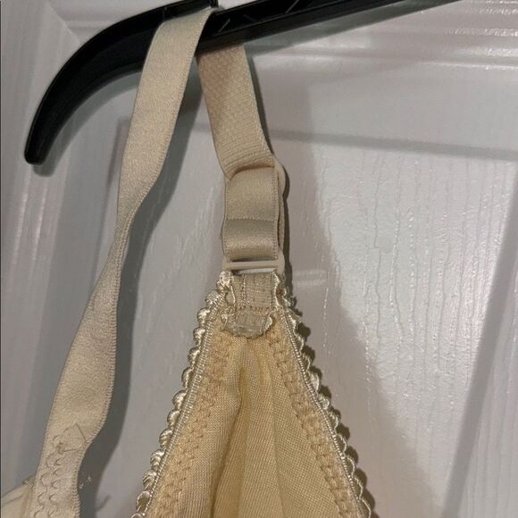 Womens Cream Full Coverage Bra size 44D NWOT - Picture 5 of 8